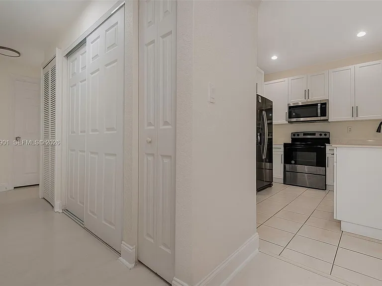 18823 SW 28th St — Photo 32