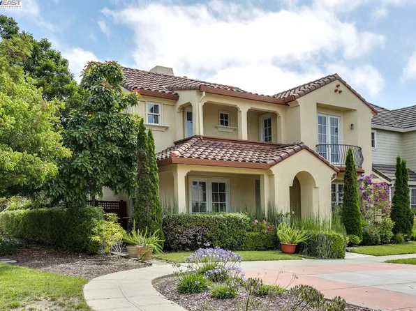 10 Dolphin Ct, Alameda, CA 94501