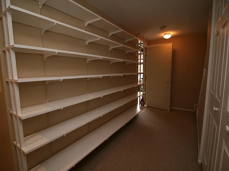512 Suffield Dr — Photo 28
