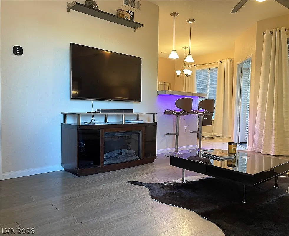 1 bed, 1.0 bath, 813 sqft, $1,600 — Photo 3
