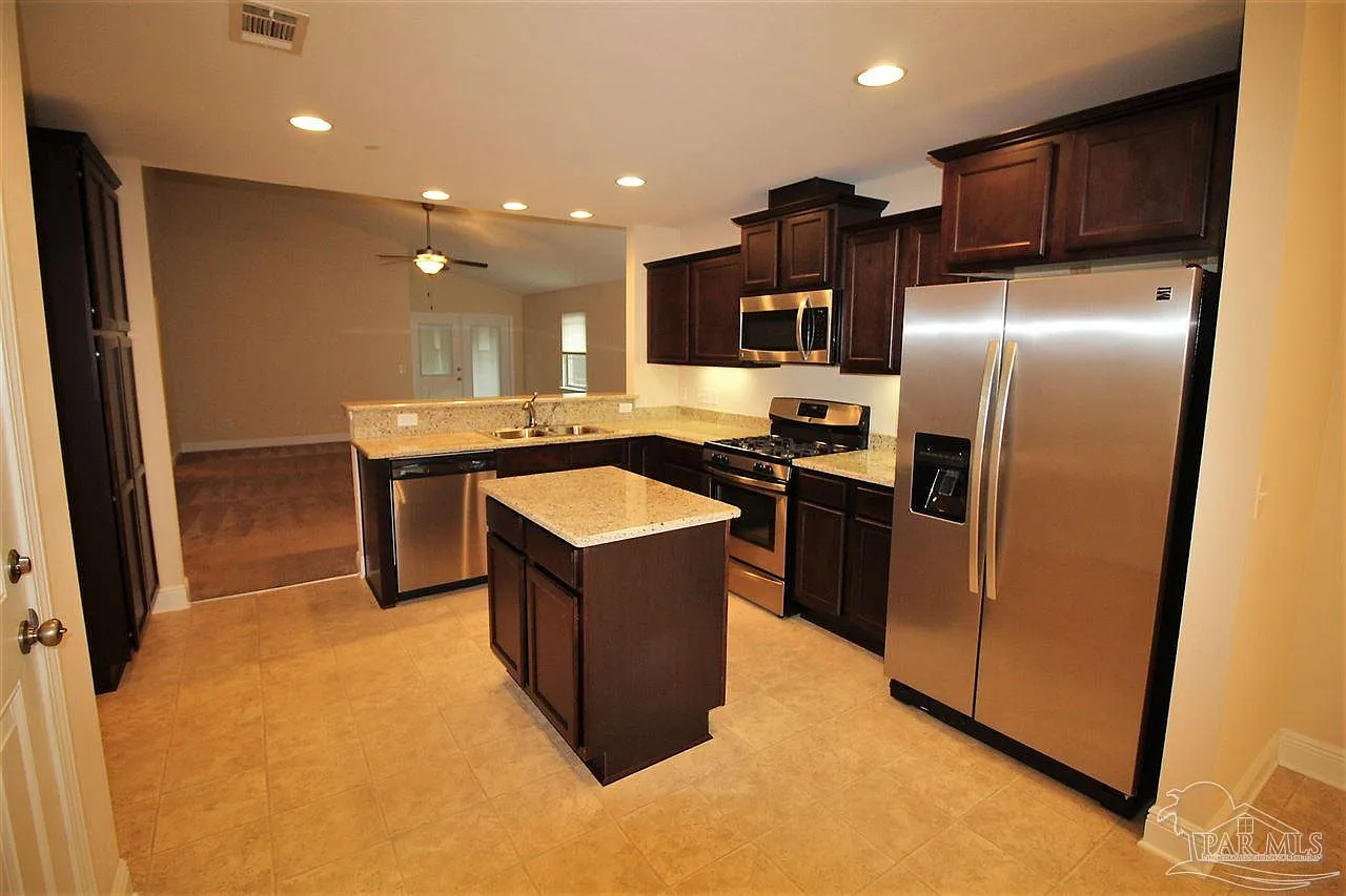 3 bed, 1663 sqft, $1,850 — Photo 4