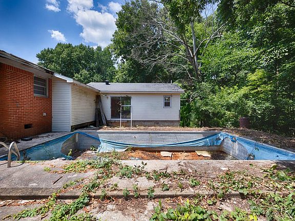 5th image of 11 Henderson Dr