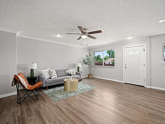 3 bed, 3756 sqft, $2,700 — Photo 2