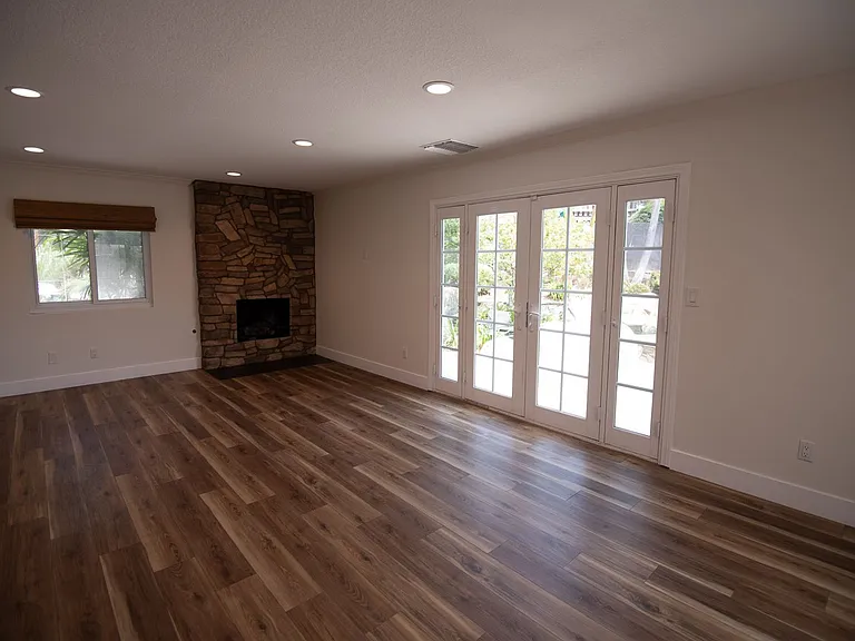 1226 E Ensign Cir — Photo 7