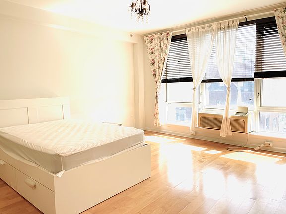 3rd image of 13-11 Jackson Ave #7C