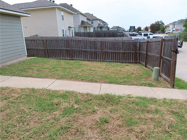 4115 McFarland Dr — Photo 7