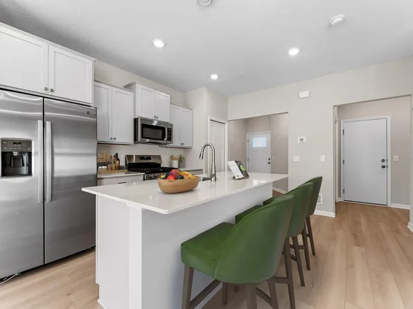 1526 Trellis Ln, West Saint Paul, MN 55118