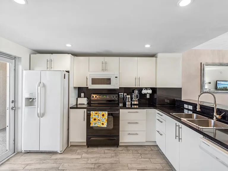 750 N Ocean Blvd #1507 — Photo 3
