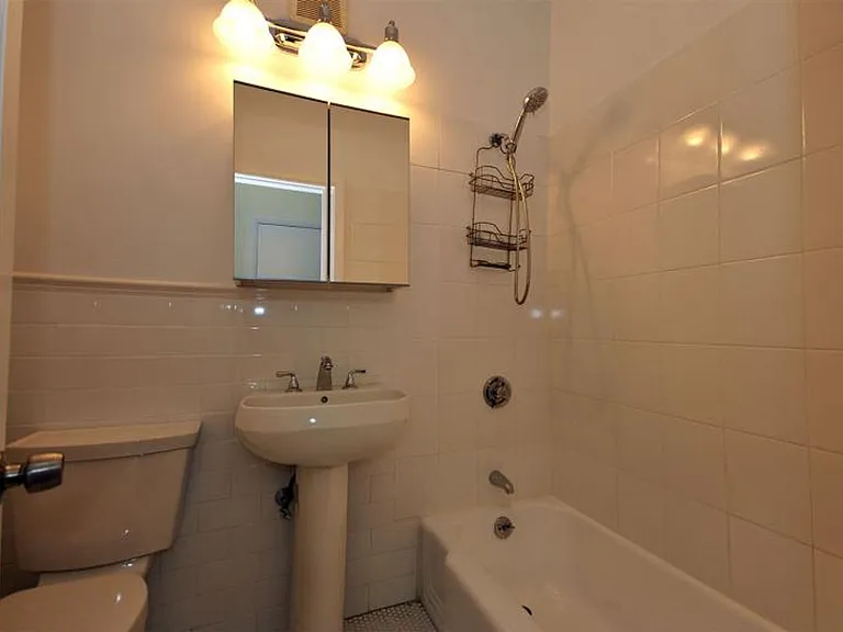 922 Beacon St #23 — Photo 6
