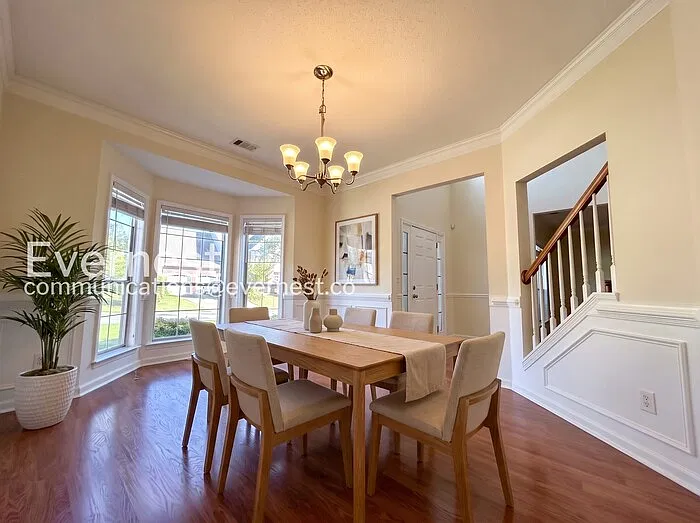 4 bed, 2.5 bath, 2648 sqft, $2,648 — Photo 4