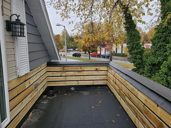 4th image of 17133 Mack Ave #2