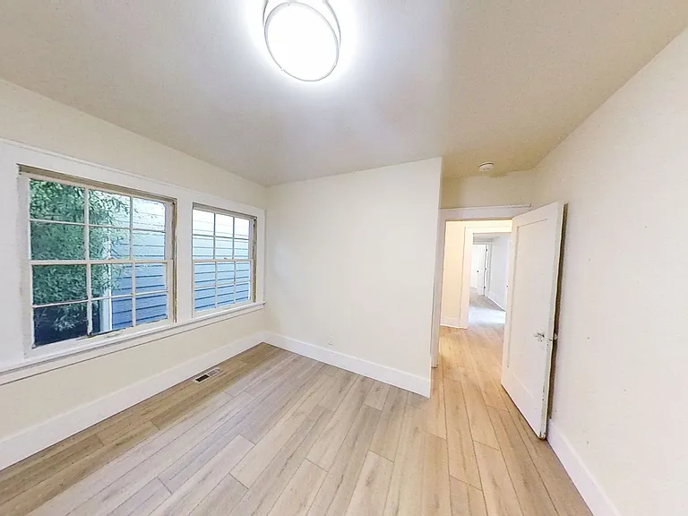 1301 Kearney St — Photo 13