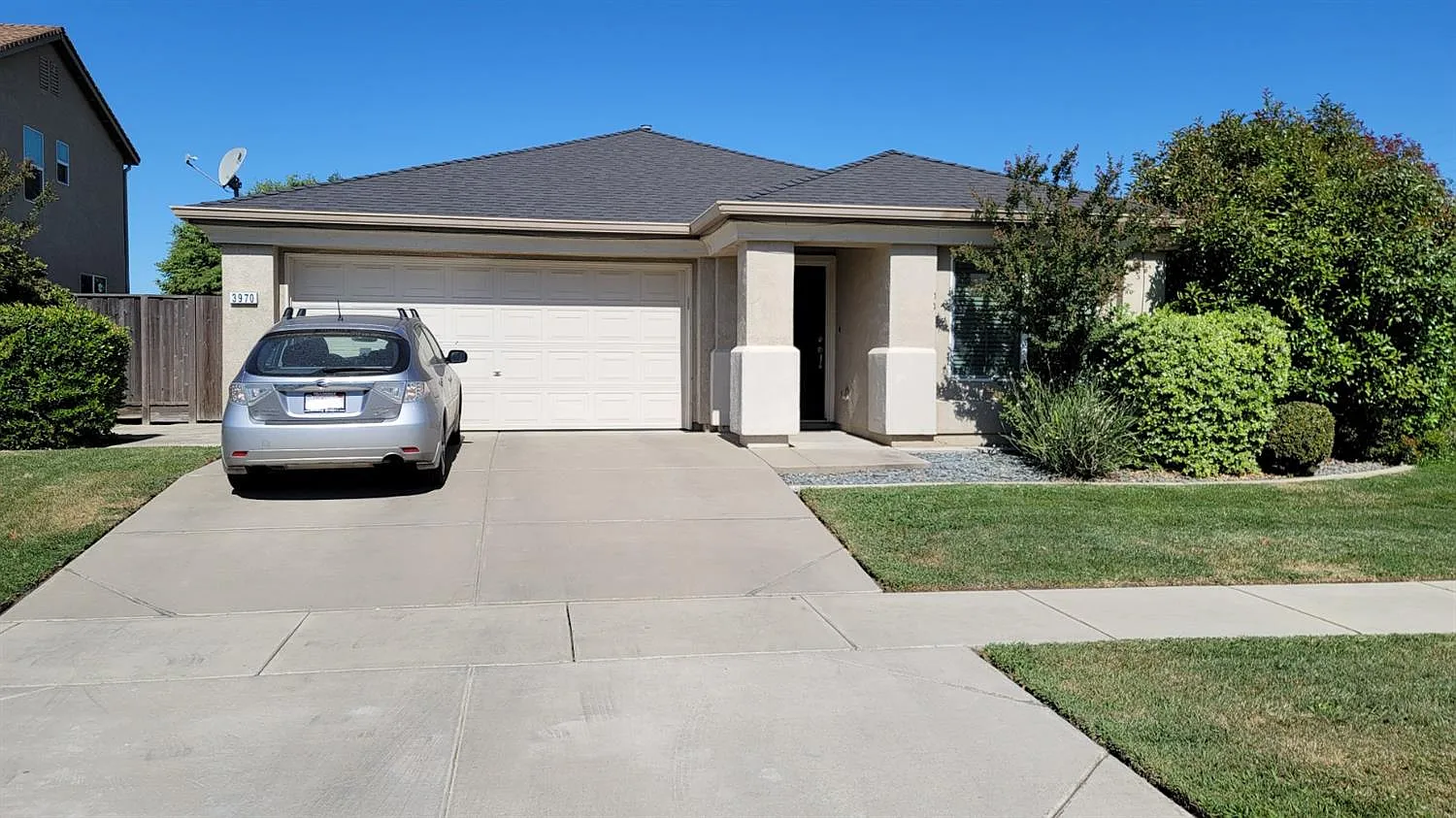 3970 Sophia St photo 1
