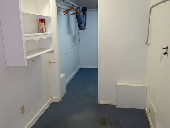 5th image of 4606 Clover Ave