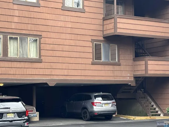 31 Marina Ky #31, Secaucus, NJ 07094