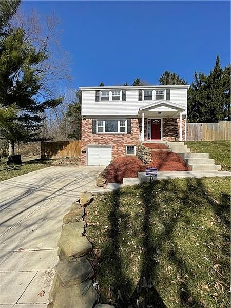1st image of 416 Crescent Garden Dr