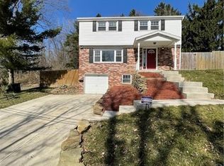 416 Crescent Garden Dr, Pittsburgh, PA 15235