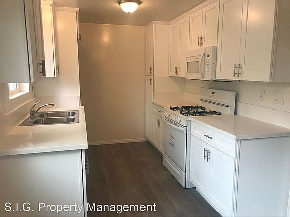 3rd image of 1126 E Doran St #D