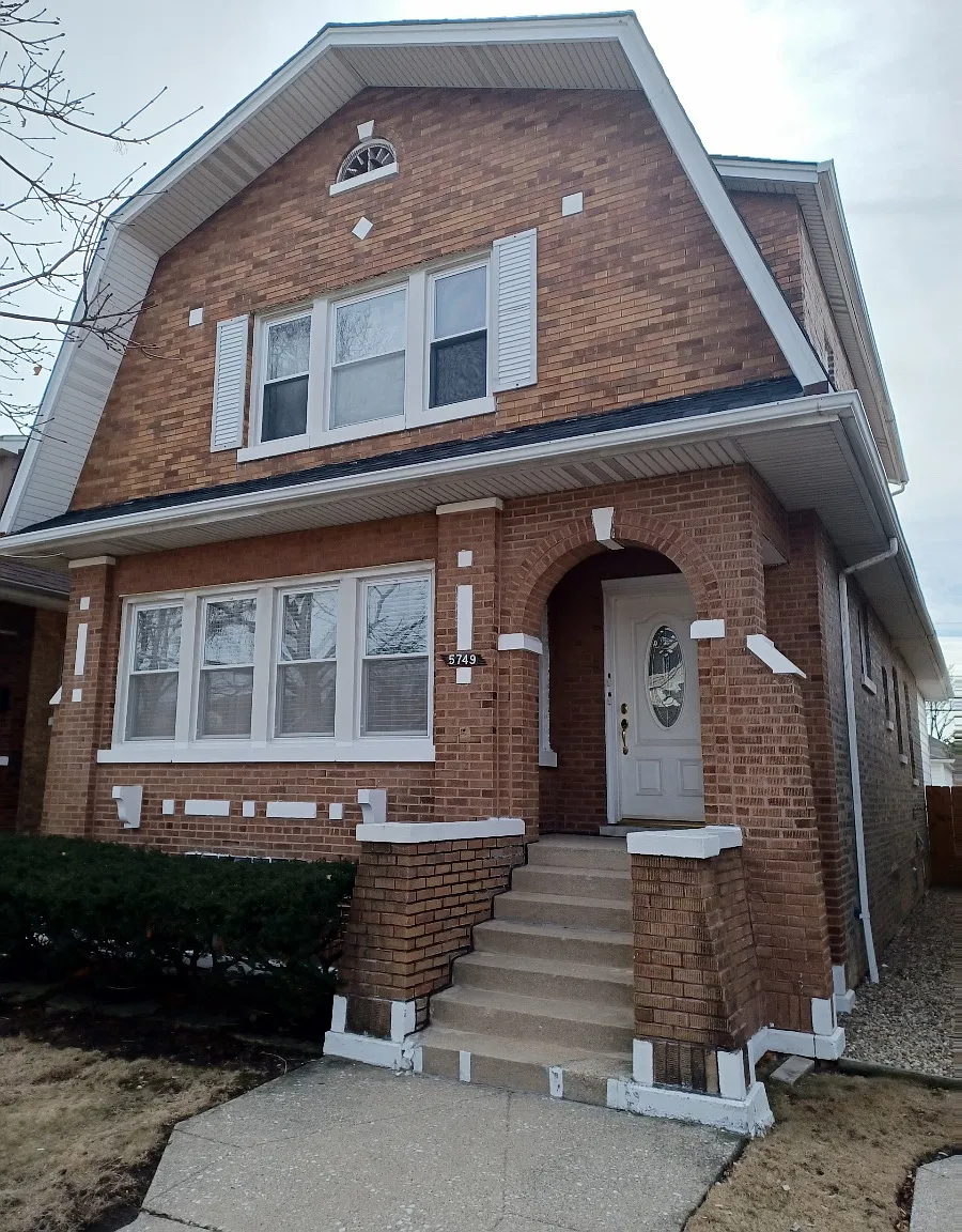 5749 W Eastwood Ave — Photo 1