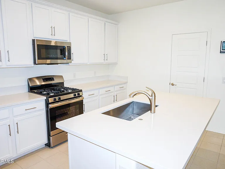 104 E Moonlight Trl — Photo 2
