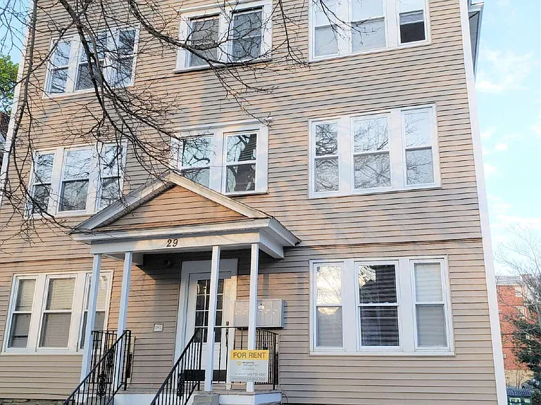 29 Loxwood St #1L — Photo 1