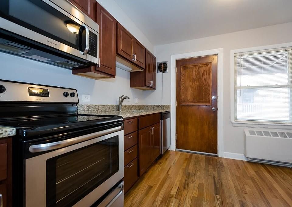 1st image of 2106 W Foster Ave #2B