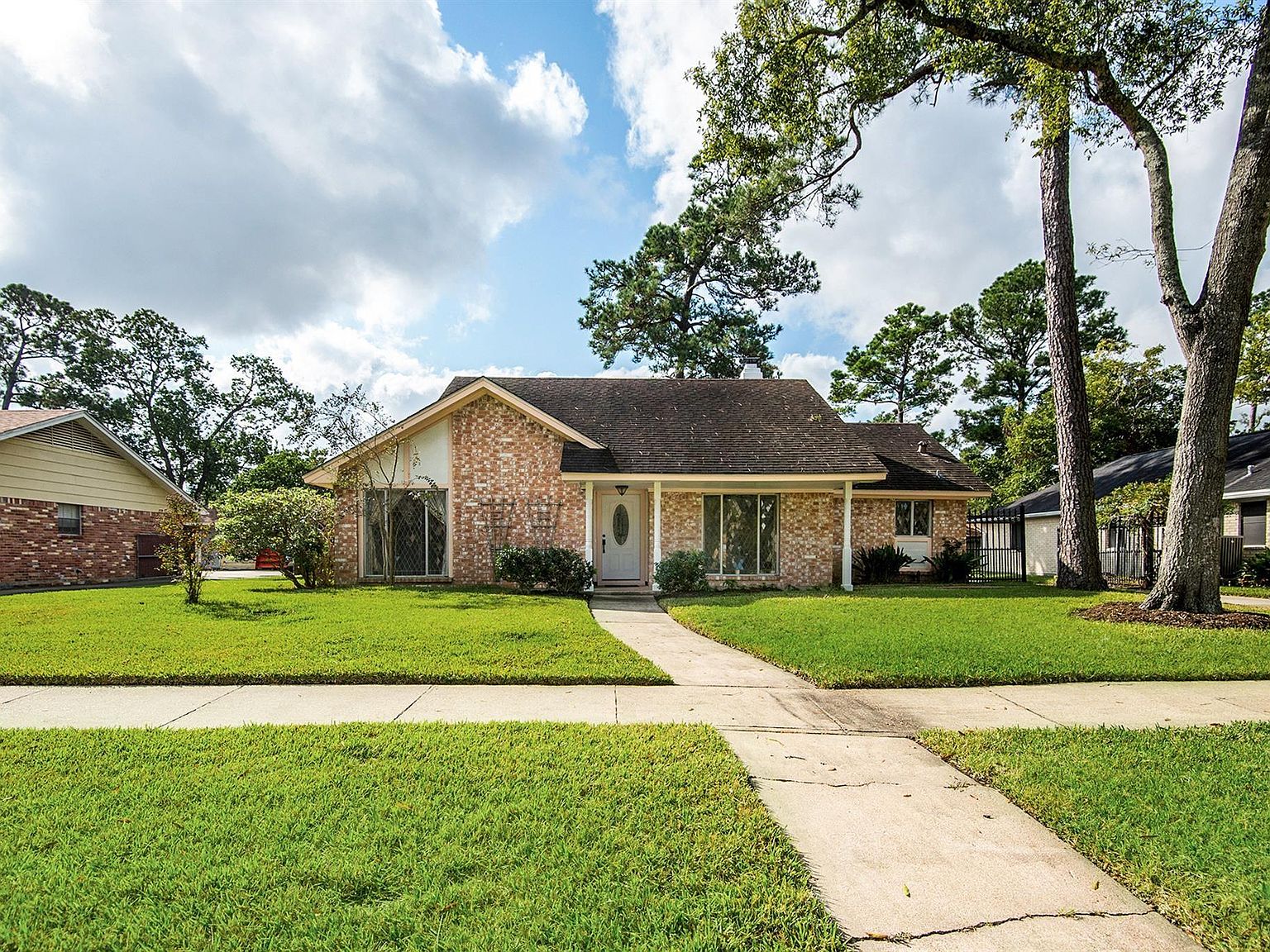 935 Hackberry St, La Porte, TX 77571 Zillow
