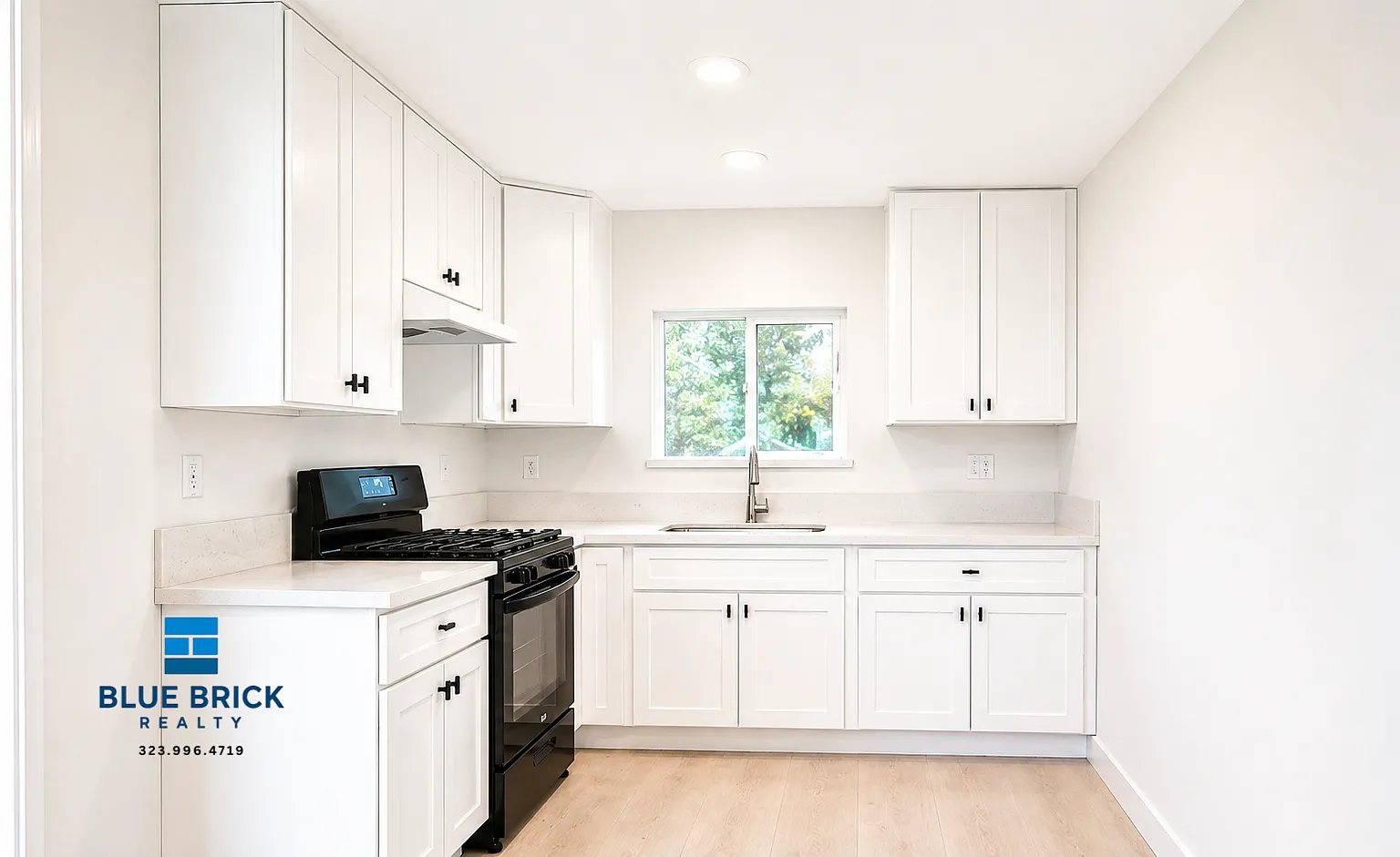 Crenshaw 3-Bed with Modern Kitchen, North-Facing Balcony & Quartz Countertops Near Expo Line & Ke... — Photo 2