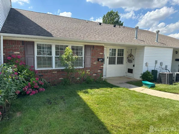 9 Maine Ct, Matawan, NJ 07747