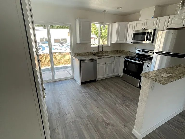 325 W 1st Ave — Photo 19