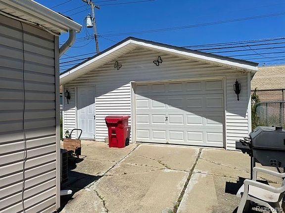4th image of 20313 Ellis St