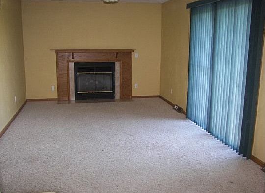 4th image of 886 Campton Dr