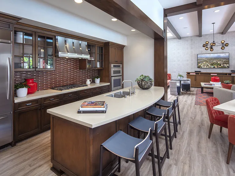 Rancho San Joaquin Apartment Homes — Photo 9