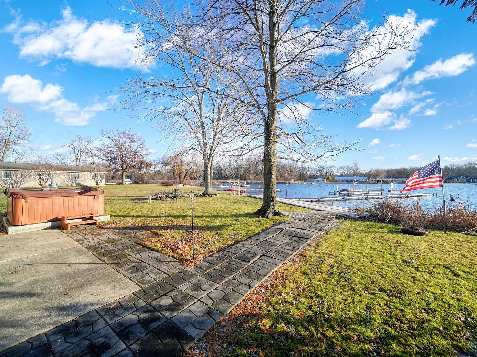 504 N Olcott Lake Rd — Photo 3