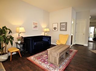 10 Reins Ct, Somerset, NJ 08873