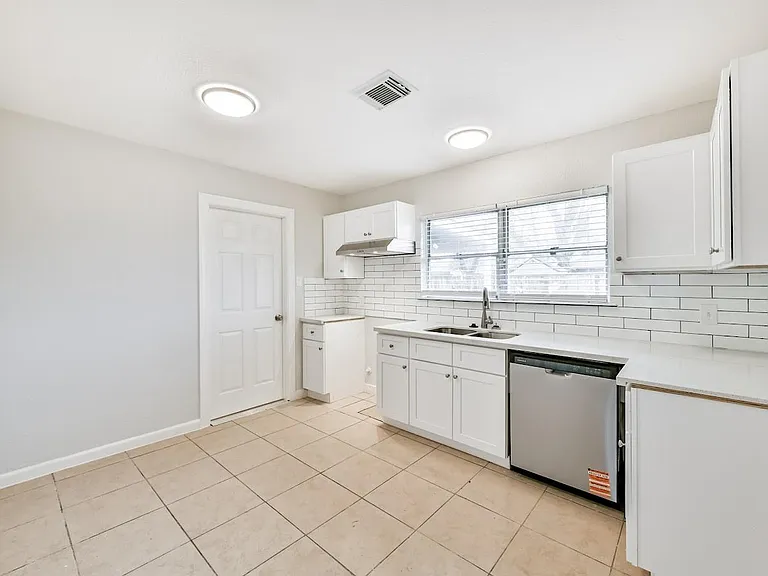 5855 Beldart St — Photo 7