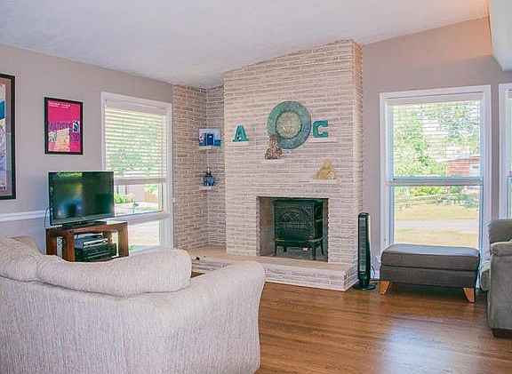 3rd image of 8701 Gayle Ave