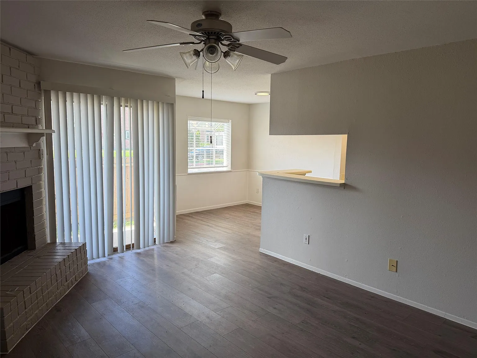 1 bed, 1.0 bath, 685 sqft, $1,100 — Photo 2
