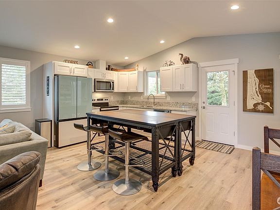3rd image of 361 Olympic View Avenue NE