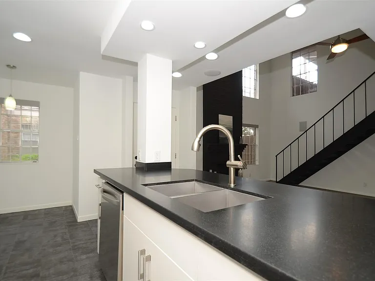 5524 Beverlyhill St #2 — Photo 8