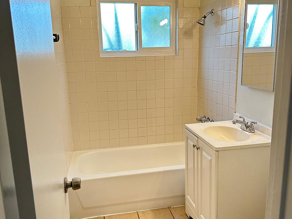 2nd image of 520 E Hurst St #18