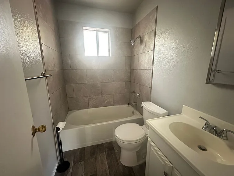 2504 N 52nd St #1 — Photo 9