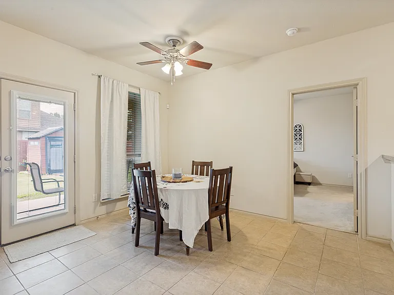 540 Vidalia Ct — Photo 10