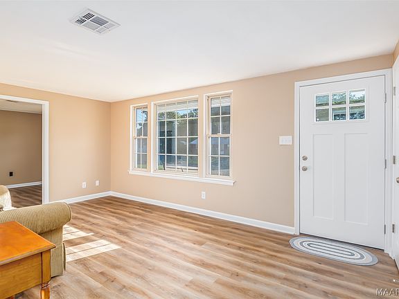 3rd image of 613 Woodvale Rd