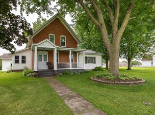 390 Montgomery Ave, East Dubuque, IL 61025
