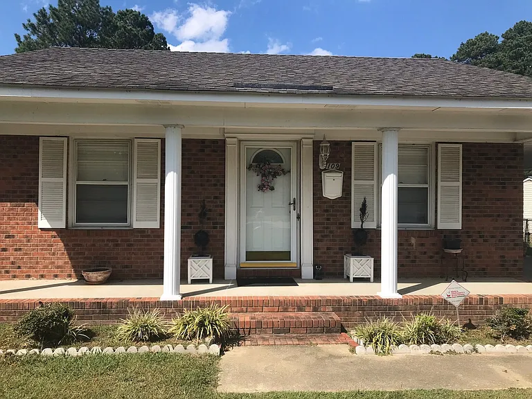109 Jackson Rd — Photo 2