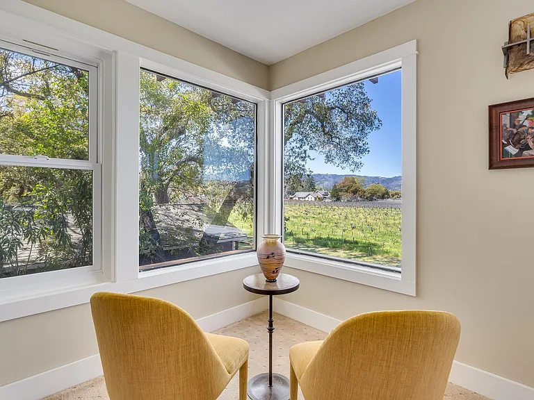 1398 Community Dr — Photo 36