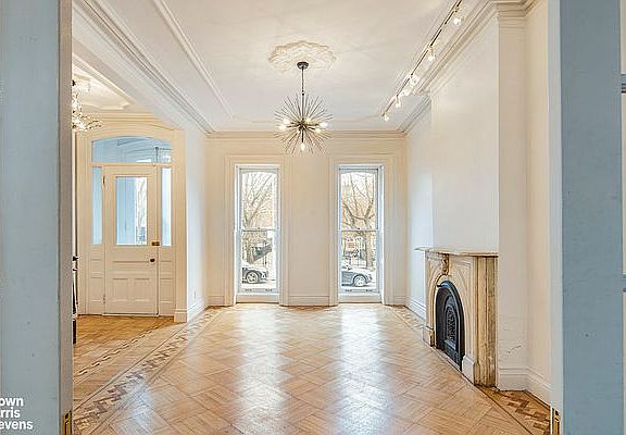 4th image of 248 Lafayette Ave