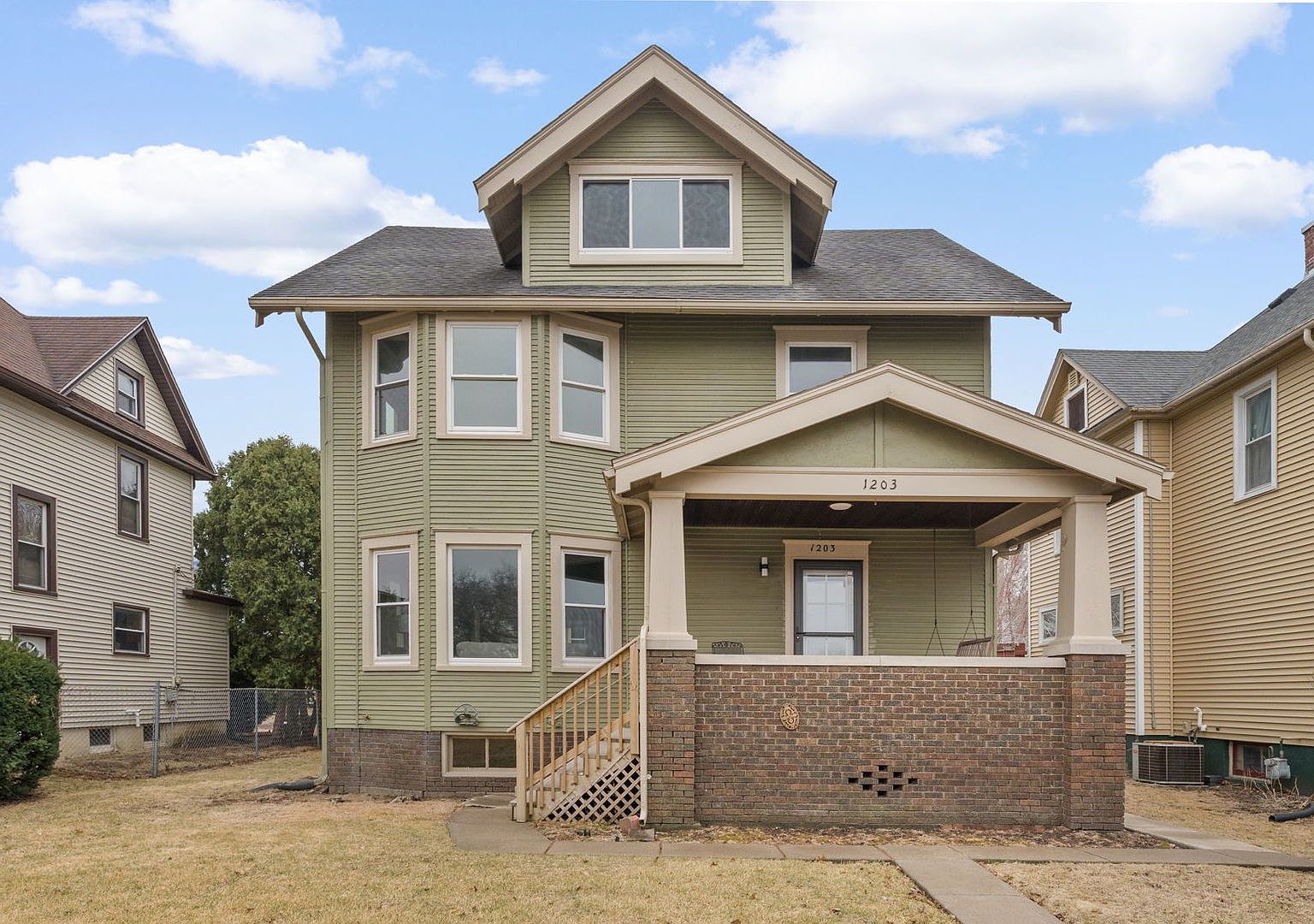 1203 W Locust St, Davenport, IA 52804 | Zillow