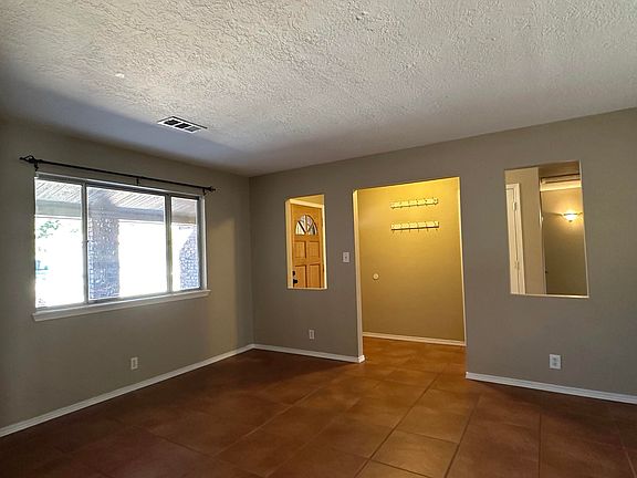 3rd image of 6900 Hildegarde Dr NE